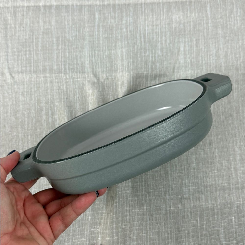 Pampered Chef Small Two-Tone Gray Enameled Cast Iron Casserole Dish w/Handles - Picture 5 of 5